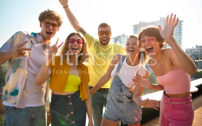 Praca krótkoterminowa dla par i grup znajomych – czy to dobre rozwiązanie?