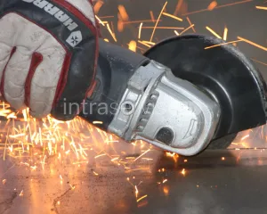 Szlifierz elementów metalowych